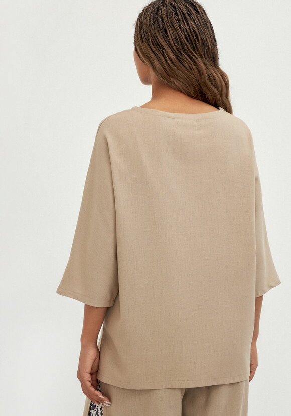 Блуза с контрастной внутренней отделкой шир.  580, рис. 3