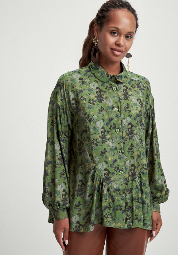 Блуза со сборкой в рельефах шир.  580, рис. 22