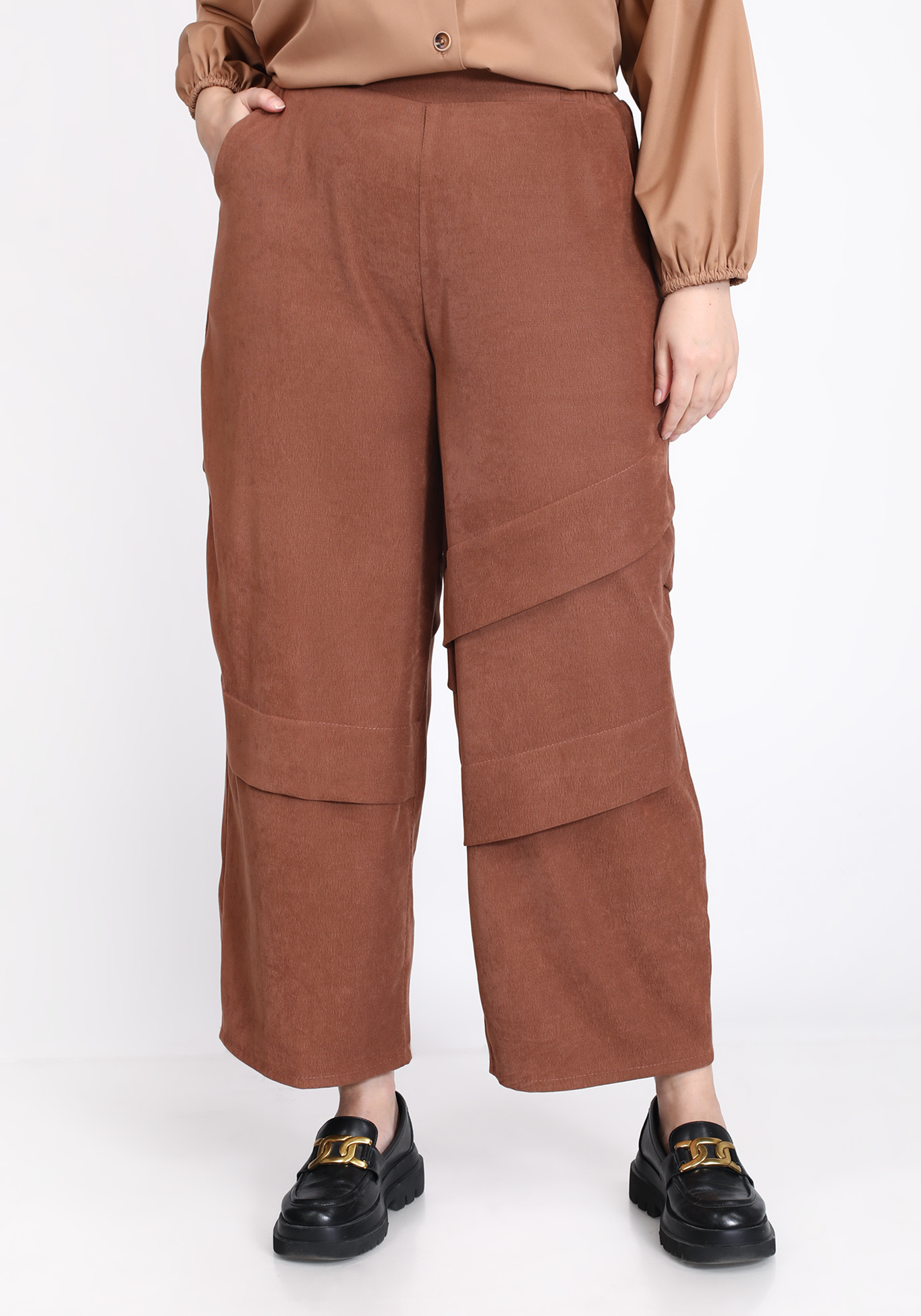 Брюки широкие с асимметричными складками