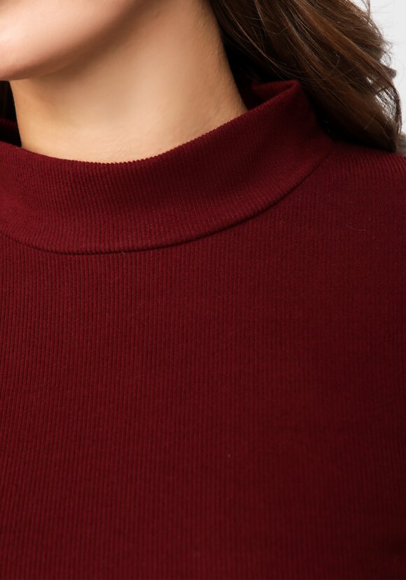 Водолазка прямого кроя шир.  580, рис. 33