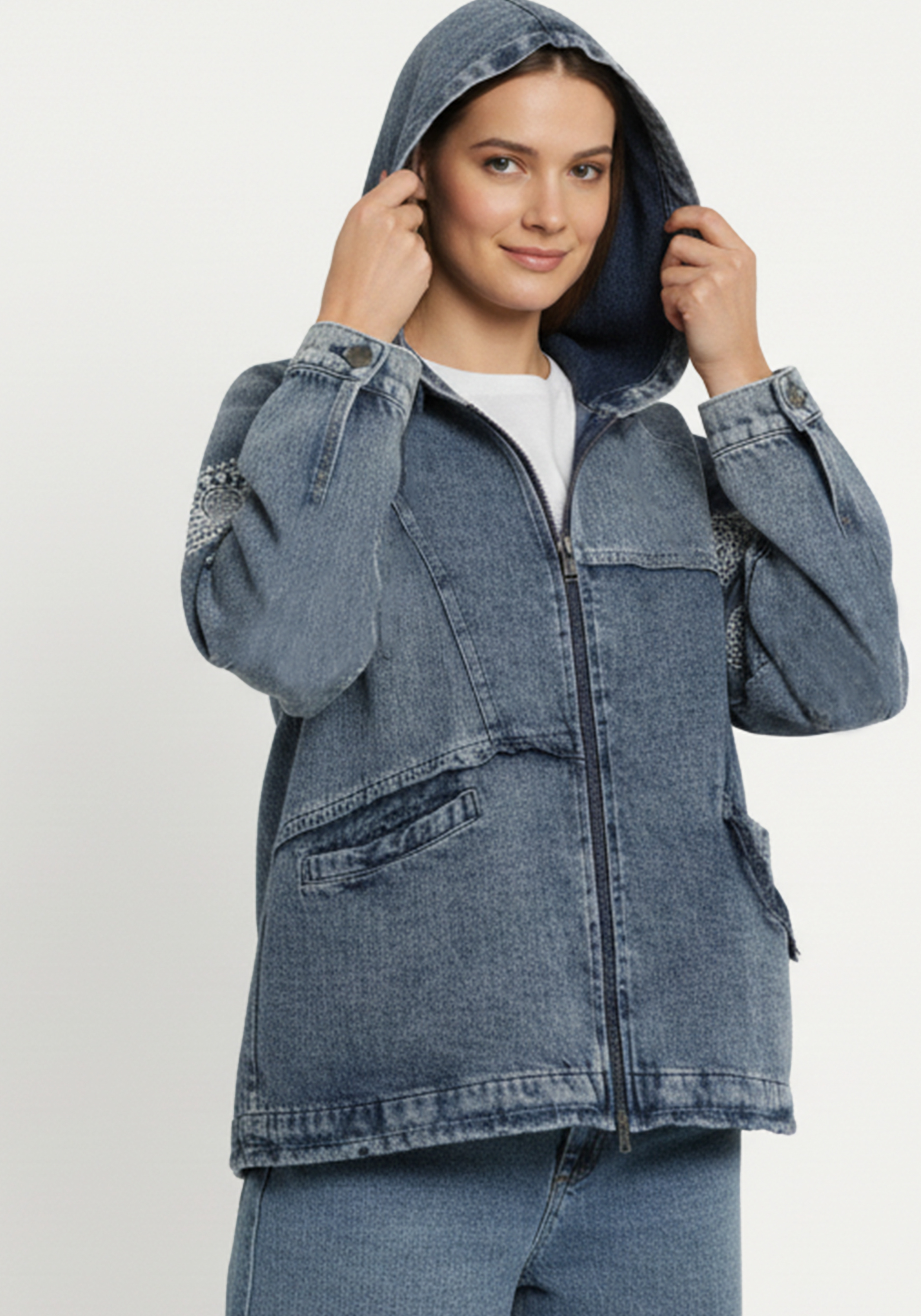 Куртка джинсовая с нашивками  "Ванесса "