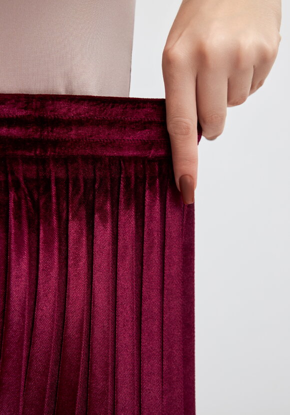 Юбка плиссированная из бархата шир.  580, рис. 15