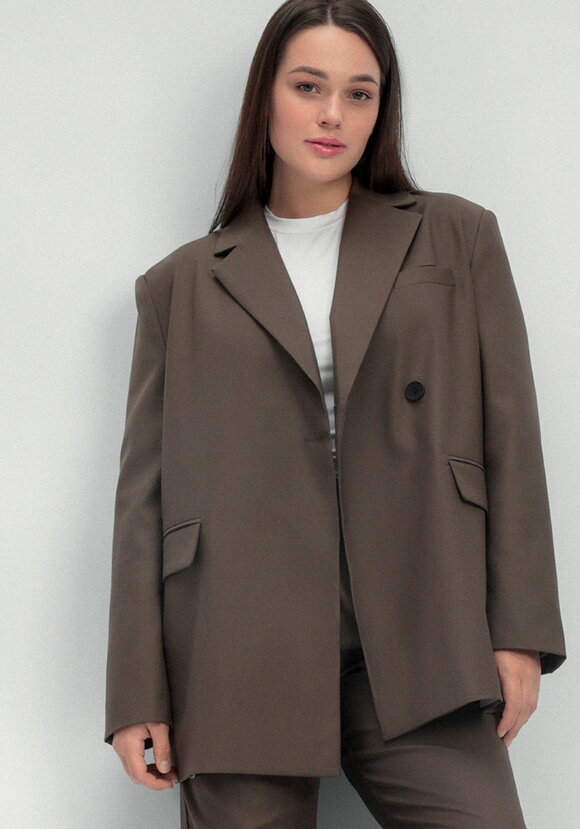 Пиджак с разрезом по спинке шир.  580, рис. 19