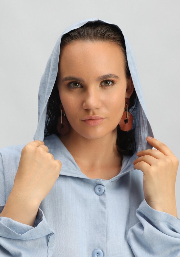 Рубашка с капюшоном и асимметричным низом шир.  580, рис. 23