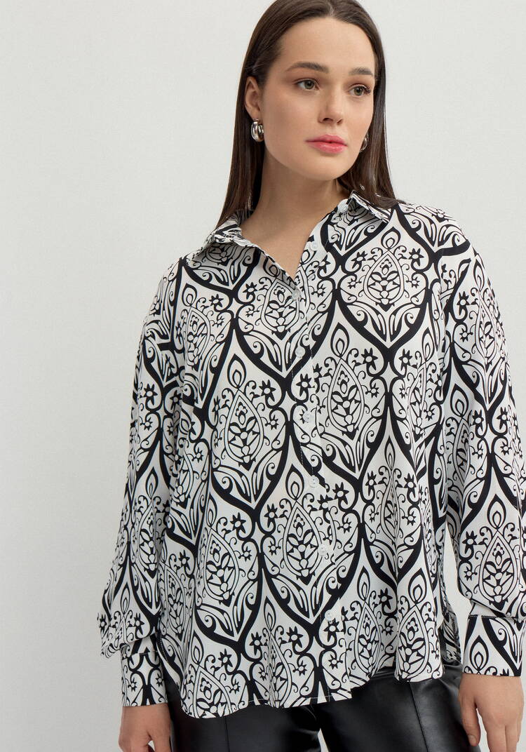 Рубашка на пуговицах с графическим принтом шир.  750, рис. 4