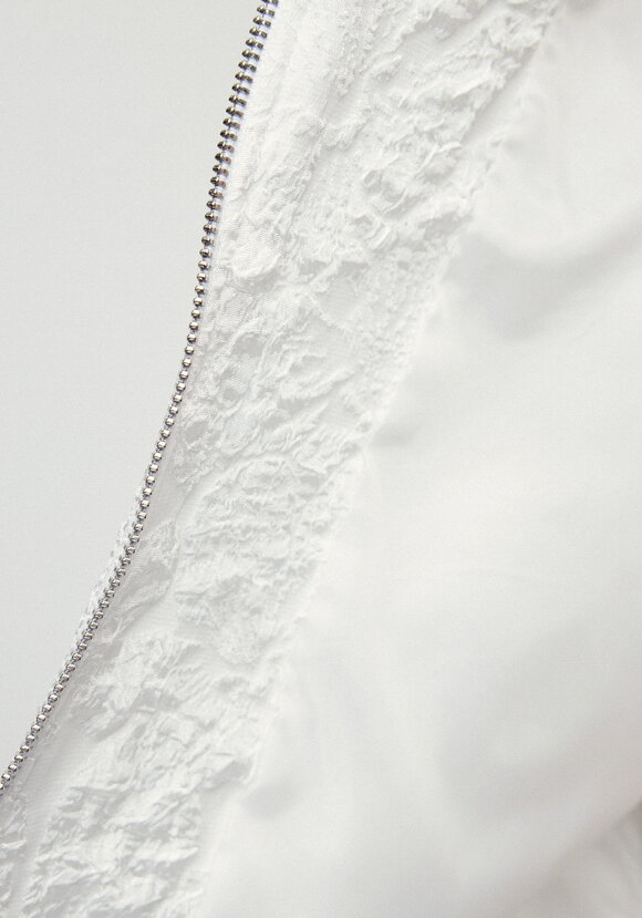 Бомбер из ткани с жаккардовым узором шир.  580, рис. 41