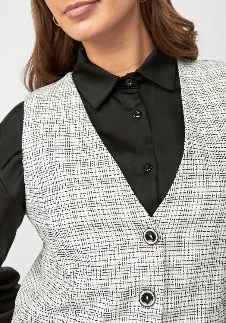 Жилет на пуговицах из фактурной ткани шир.  750, рис. 10