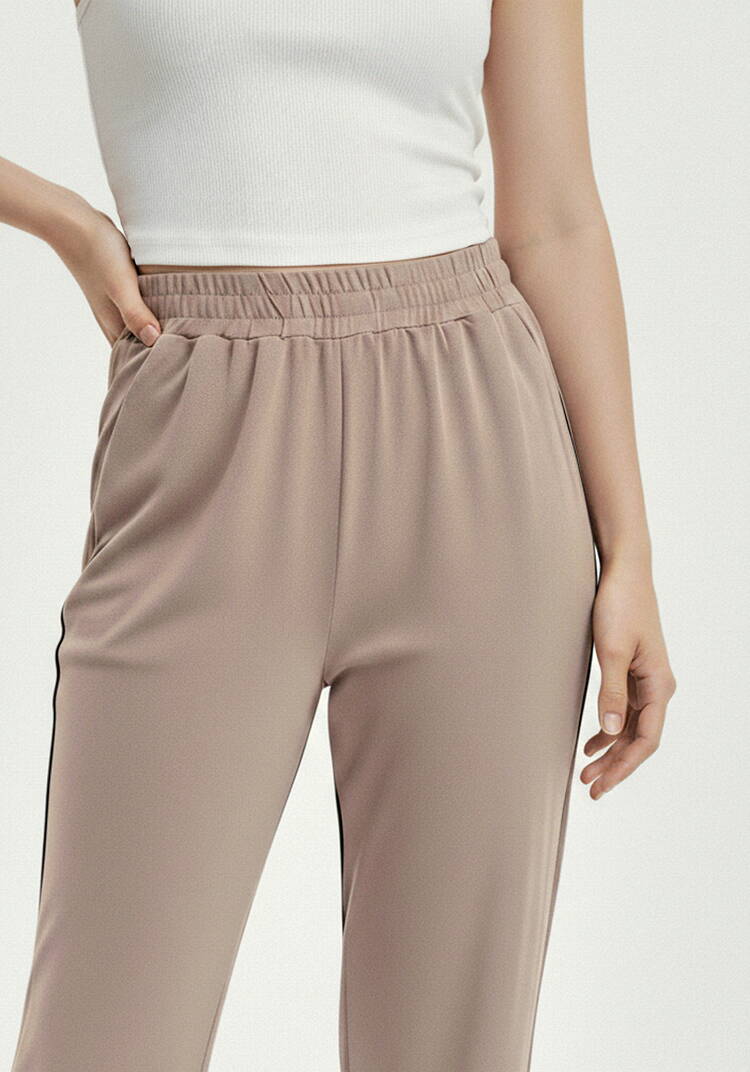 Брюки прямые трикотажные на резинке шир.  750, рис. 30