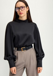 Блуза шелковая с пуговицами на вороте