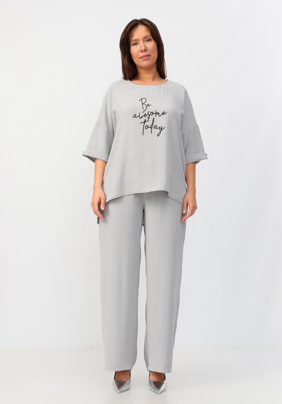 Костюм: брюки и блуза с лаконичным принтом шир.  580, рис. 26