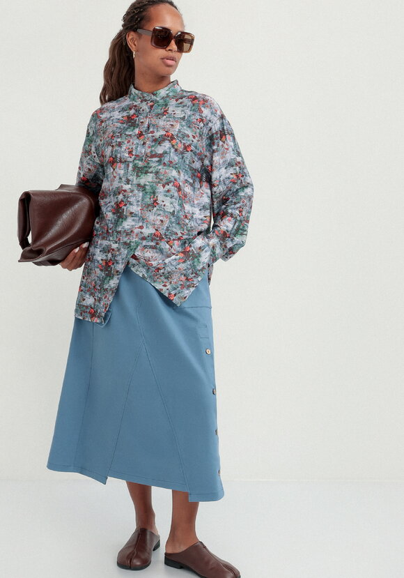 Блуза оригинального кроя с воротом стойка шир.  580, рис. 19