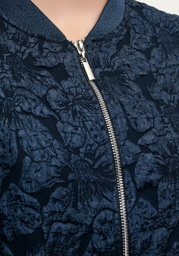 Бомбер из ткани с жаккардовым узором шир.  580, рис. 5