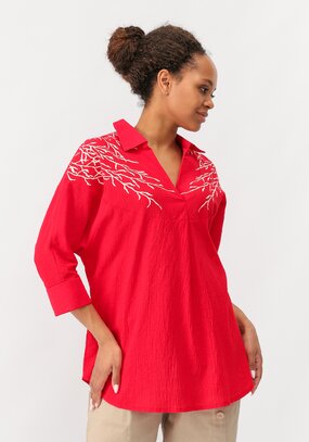 Блуза с принтом по плечам