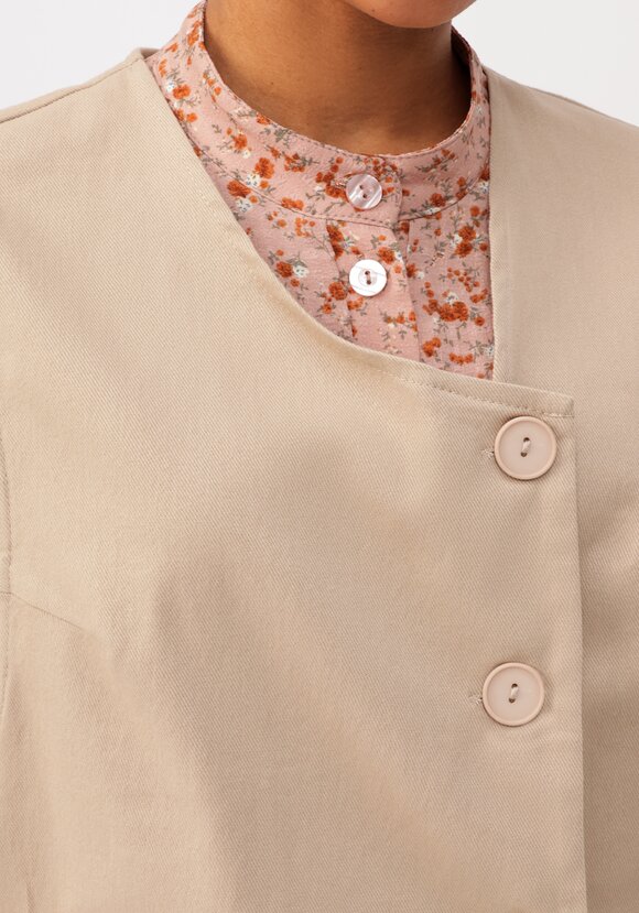 Жилет с асимметричной застёжкой шир.  580, рис. 5