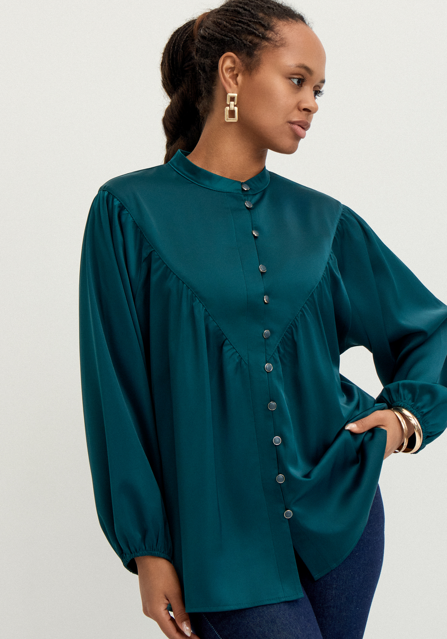 Блуза шелковая с кокеткой