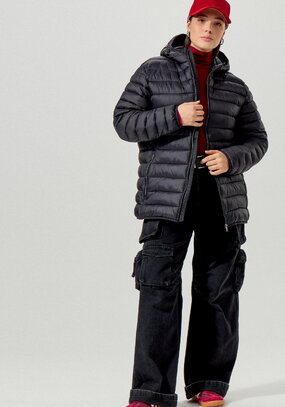 Куртка легкая стеганая с капюшоном