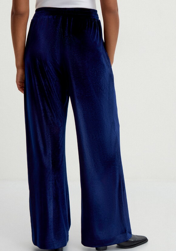 Брюки из велюра на резинке по поясу шир.  580, рис. 11