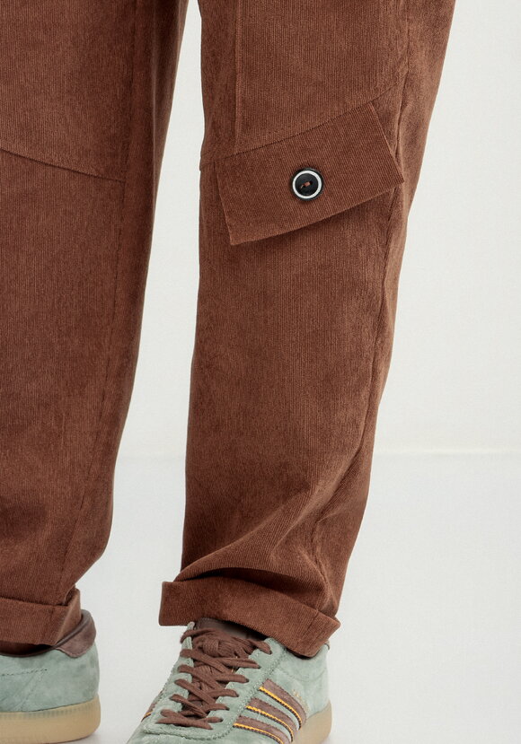 Брюки бананы вельветовые на резинке шир.  580, рис. 37