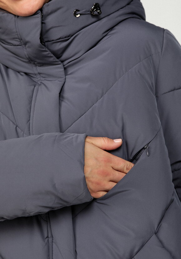 Пуховик стеганый свободного кроя с капюшоном шир.  580, рис. 16