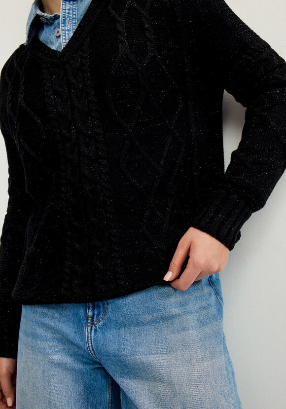 Джемпер с V-образным вырезом и косами шир.  580, рис. 5