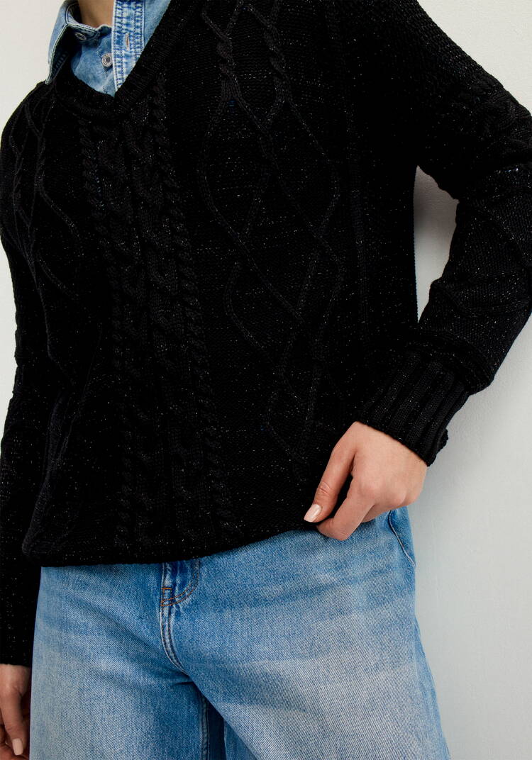 Джемпер с V-образным вырезом и косами шир.  750, рис. 5