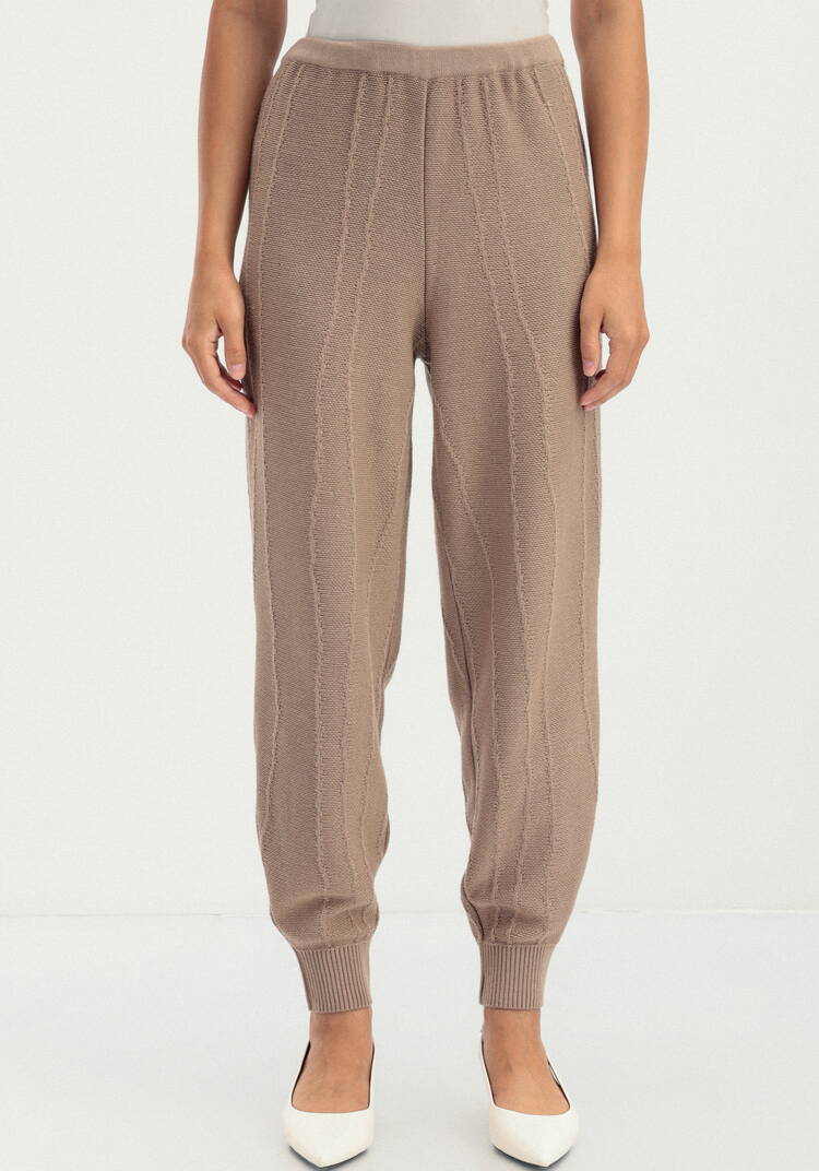 Брюки джоггеры с фактурным рисунком шир.  750, рис. 6