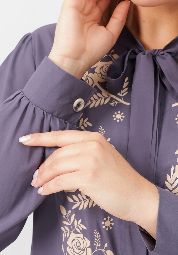 Блуза с цветочным принтом на груди шир.  580, рис. 12