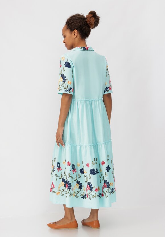 Платье ярусное с цветочной вышивкой шир.  580, рис. 33