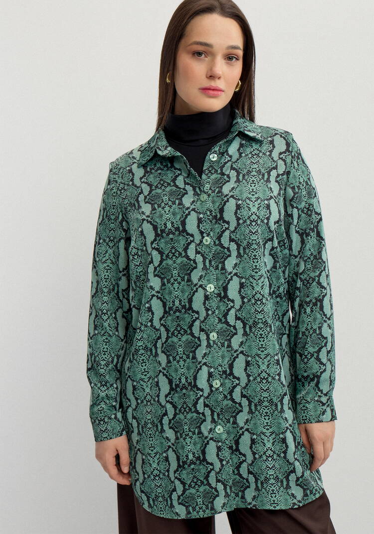 Рубашка удлинённая с анималистичным принтом шир.  750, рис. 16
