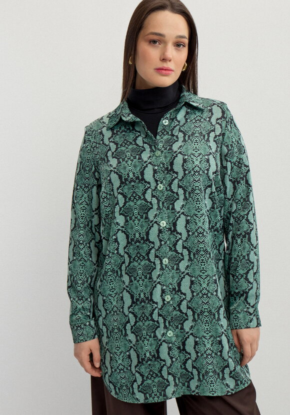 Рубашка удлинённая с анималистичным принтом шир.  580, рис. 16