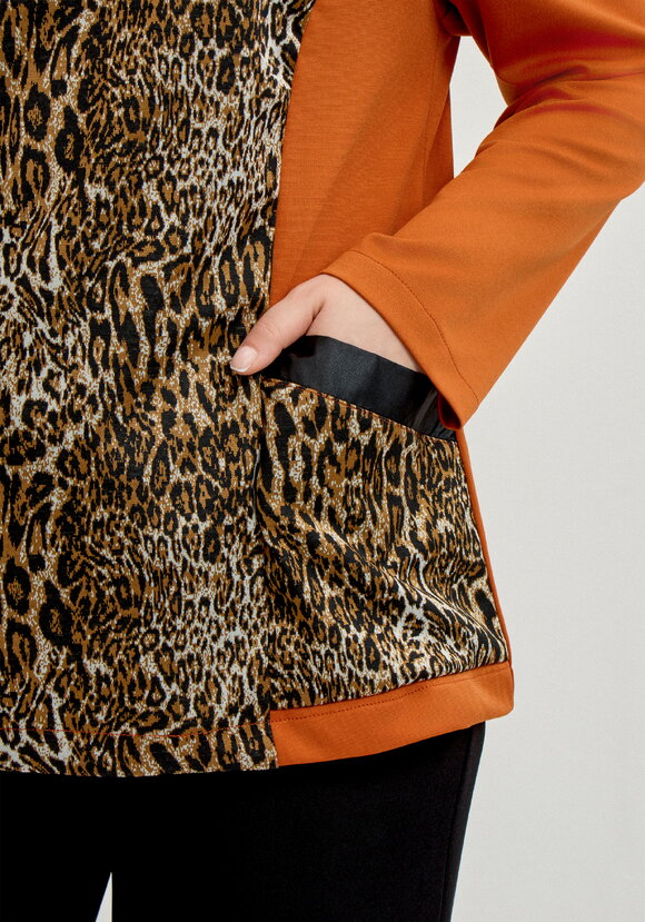 Блуза с анималистичным принтом по груди шир.  580, рис. 6