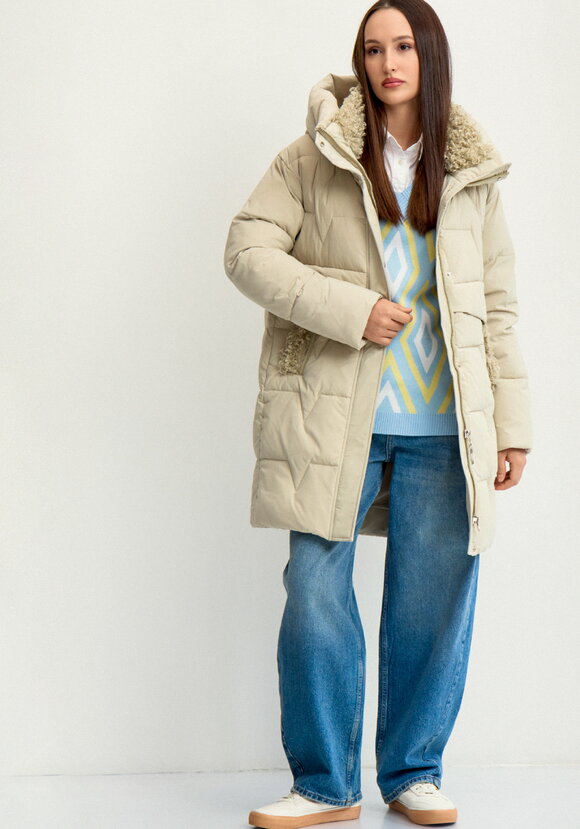 Пальто стеганое с меховой отделкой шир.  580, рис. 18