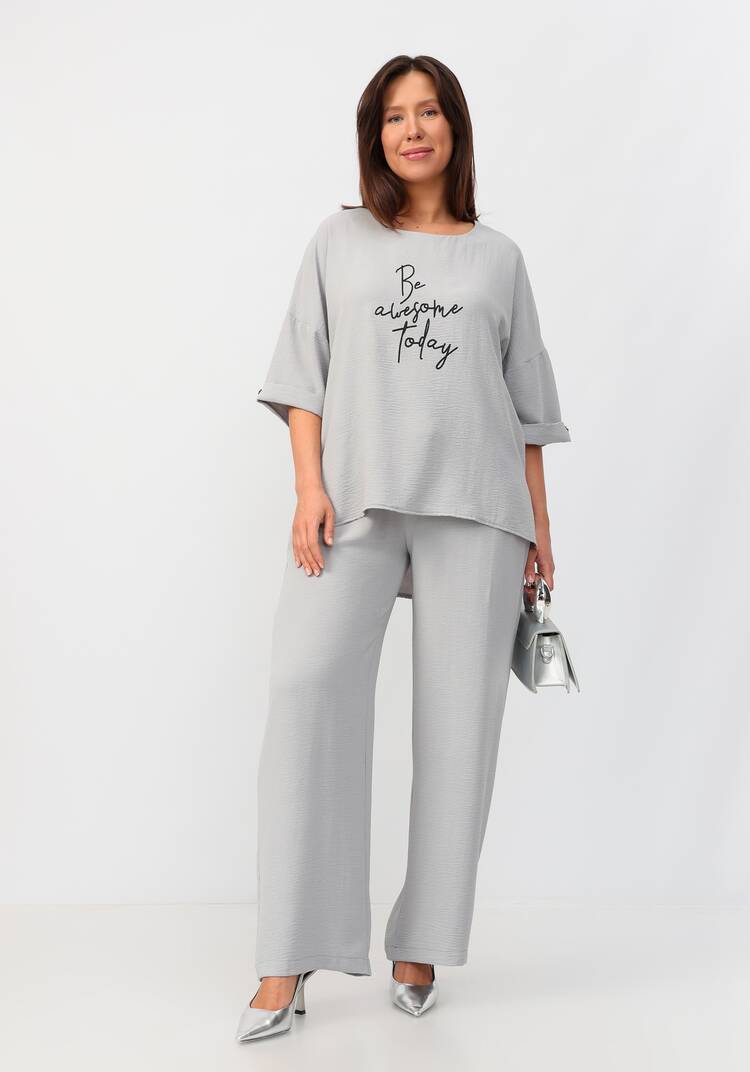 Костюм: брюки и блуза с лаконичным принтом шир.  750, рис. 21