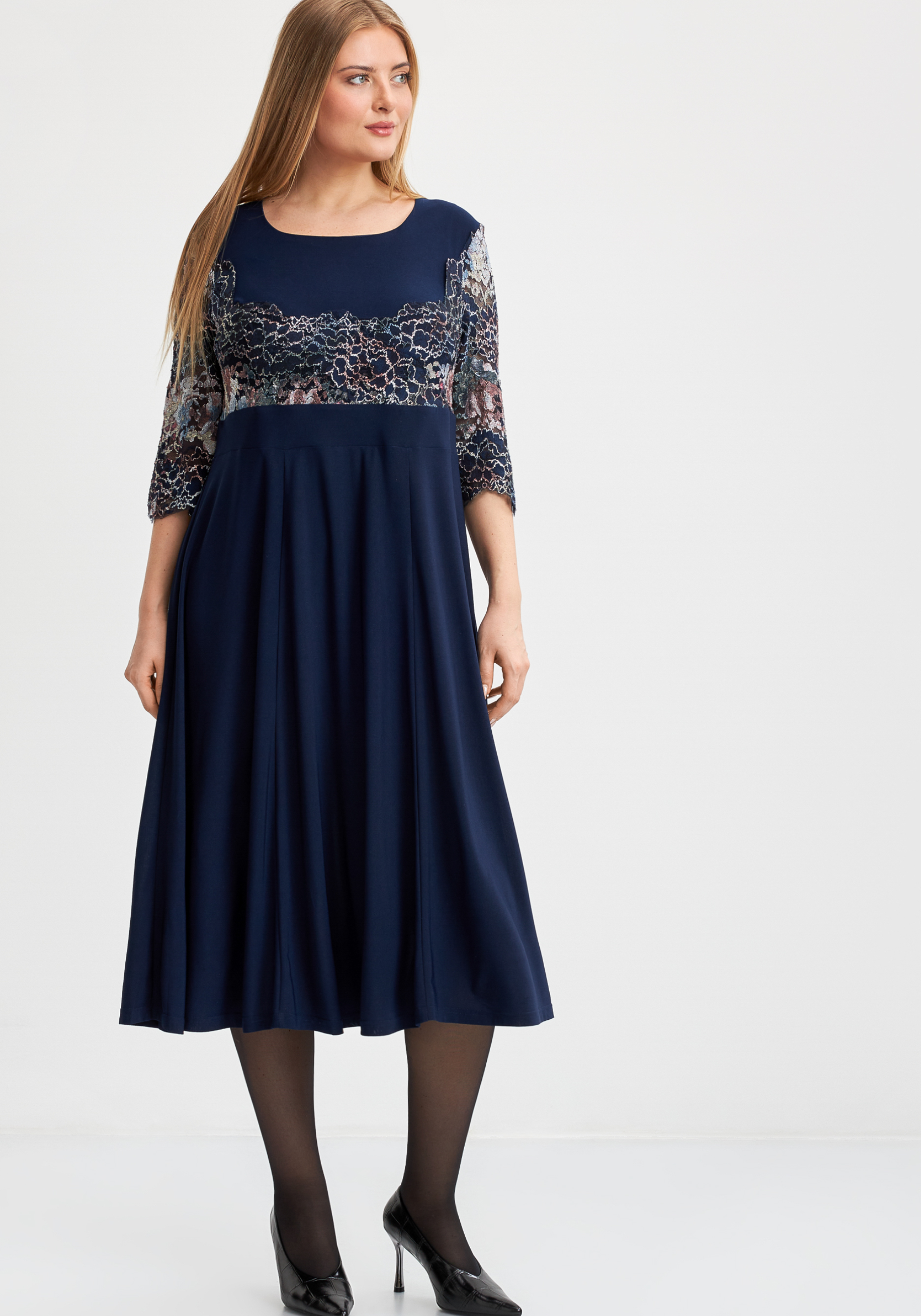 Платье  "Мальвина " с отделкой из кружева