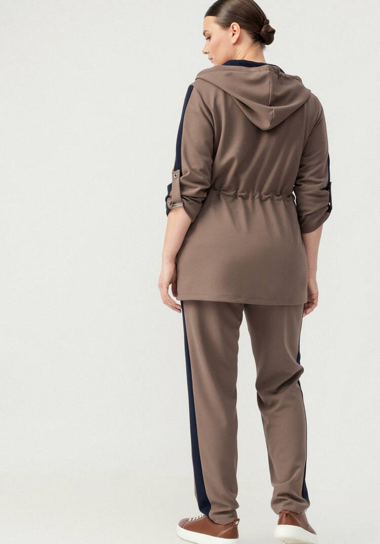 Костюм спортивный (брюки и ветровка) шир.  750, рис. 37