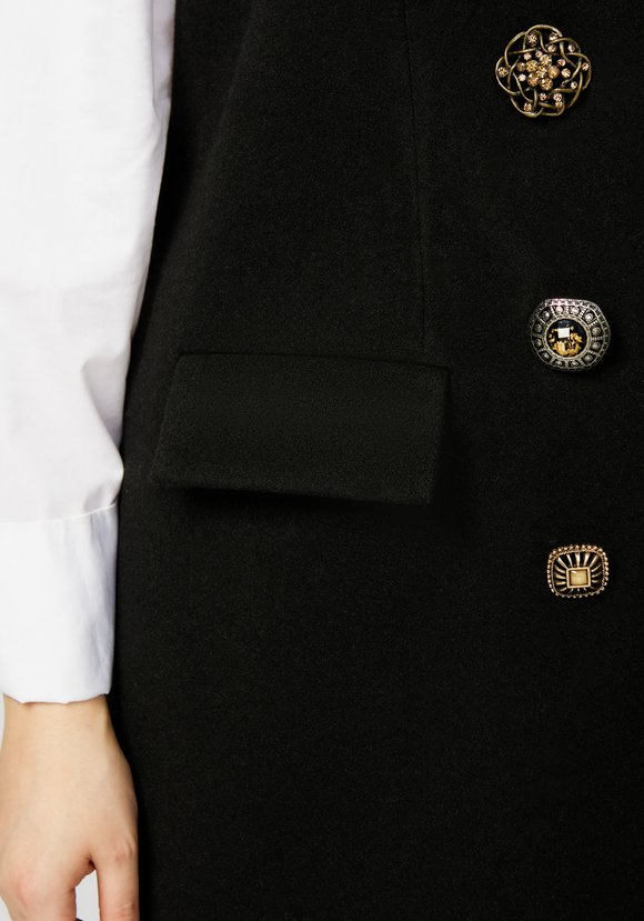 Жилет с декоративными пуговицами шир.  580, рис. 3