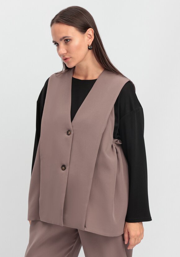 Жилет однобортный на пуговице шир.  580, рис. 9