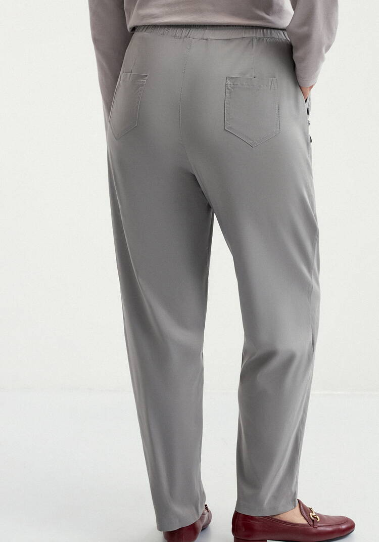 Брюки зауженные с декором из пуговиц шир.  750, рис. 17