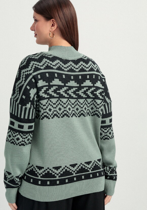 Свитер с геометрическим орнаментом шир.  580, рис. 19