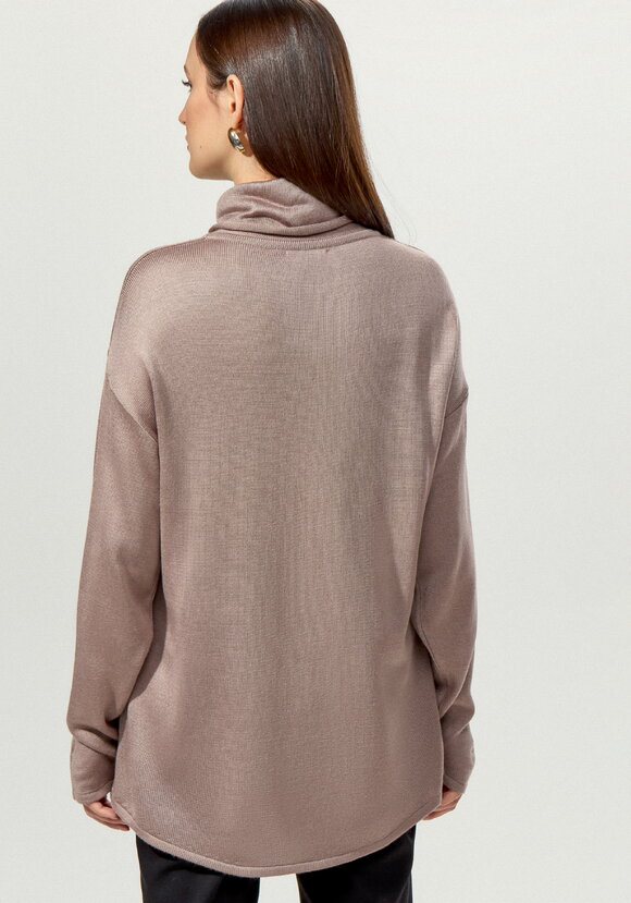 Удлиненная туника с воротником хомут шир.  580, рис. 18