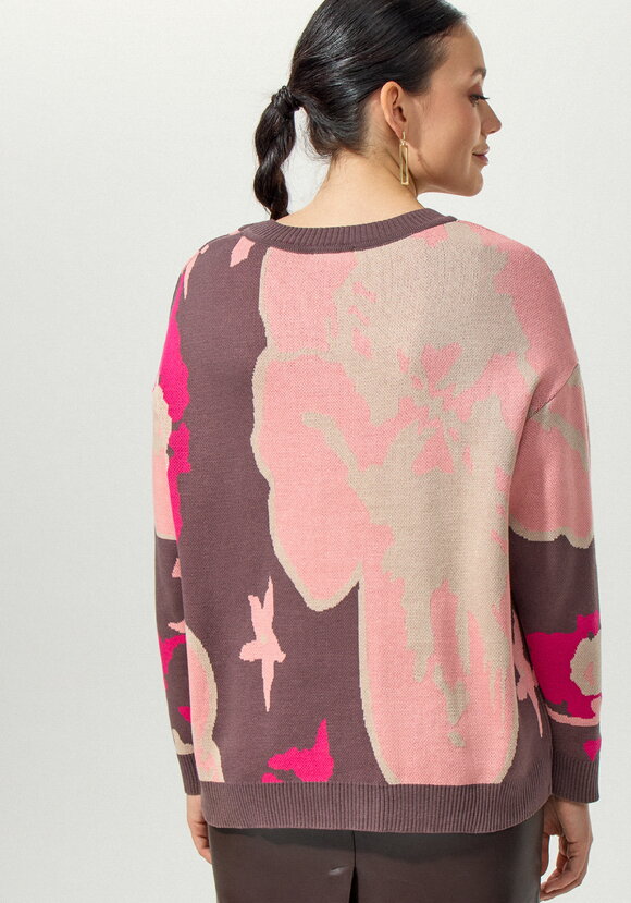 Джемпер с крупным цветочным орнаментом шир.  580, рис. 11