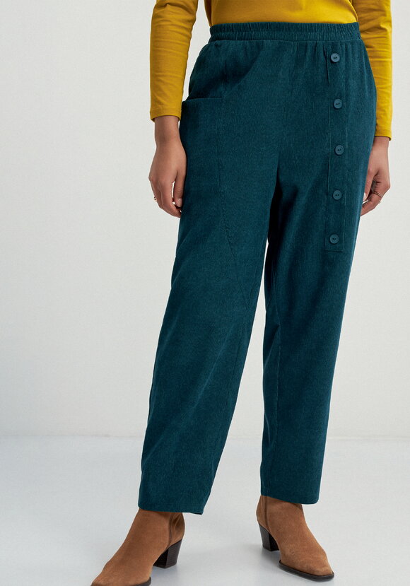 Брюки с карманом в рельефе шир.  580, рис. 22