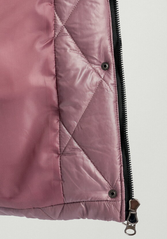 Куртка на молнии со стежкой ромбами шир.  580, рис. 29