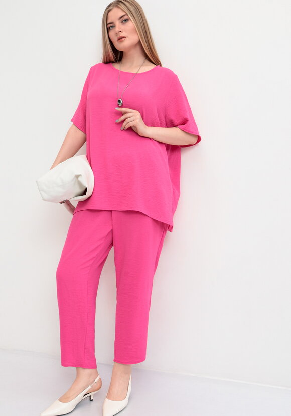 Костюм с брюками из легкой ткани шир.  580, рис. 1