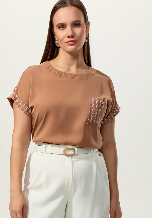 Блуза с боковым нагрудным карманом шир.  580, рис. 1