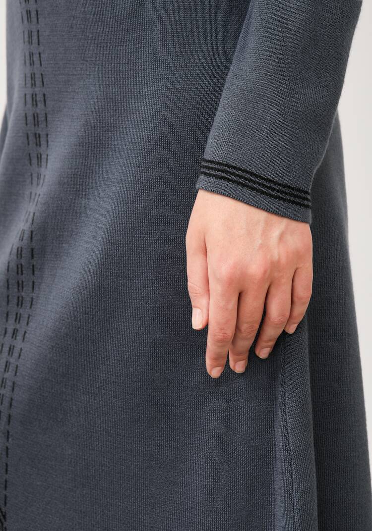 Платье миди с длинным рукавом и разрезом шир.  750, рис. 16