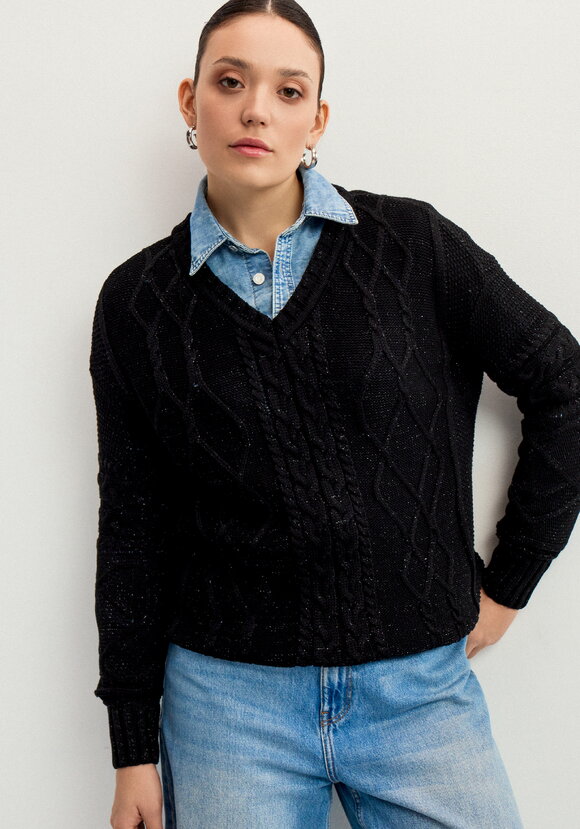 Джемпер с V-образным вырезом и косами шир.  580, рис. 1