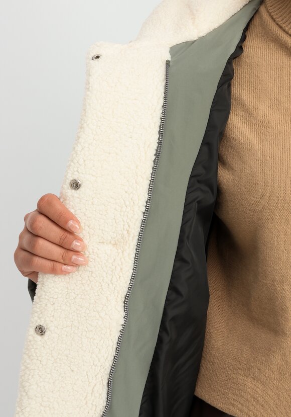 Пальто с капюшоном из меха шир.  580, рис. 19