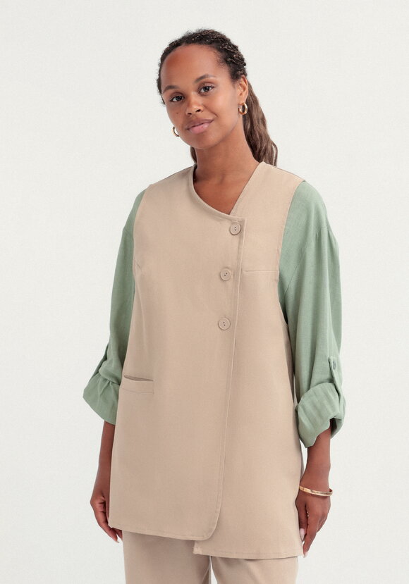 Жилет с асимметричной застежкой шир.  580, рис. 4