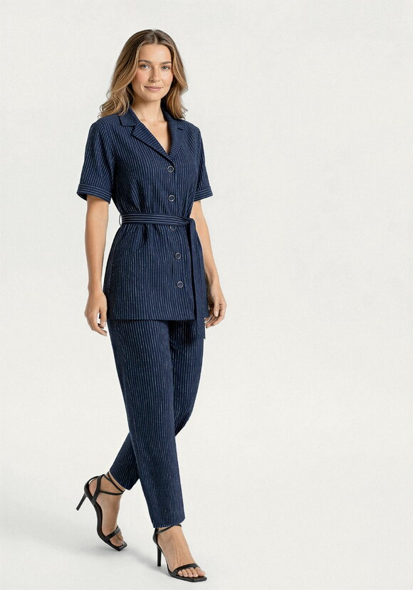 Костюм из жакета и брюк в полоску шир.  580, рис. 37